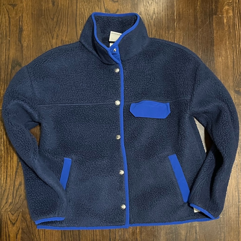 Gently worn, navy blue North Face Women’s Cragmont Fleece Jacket; Size small